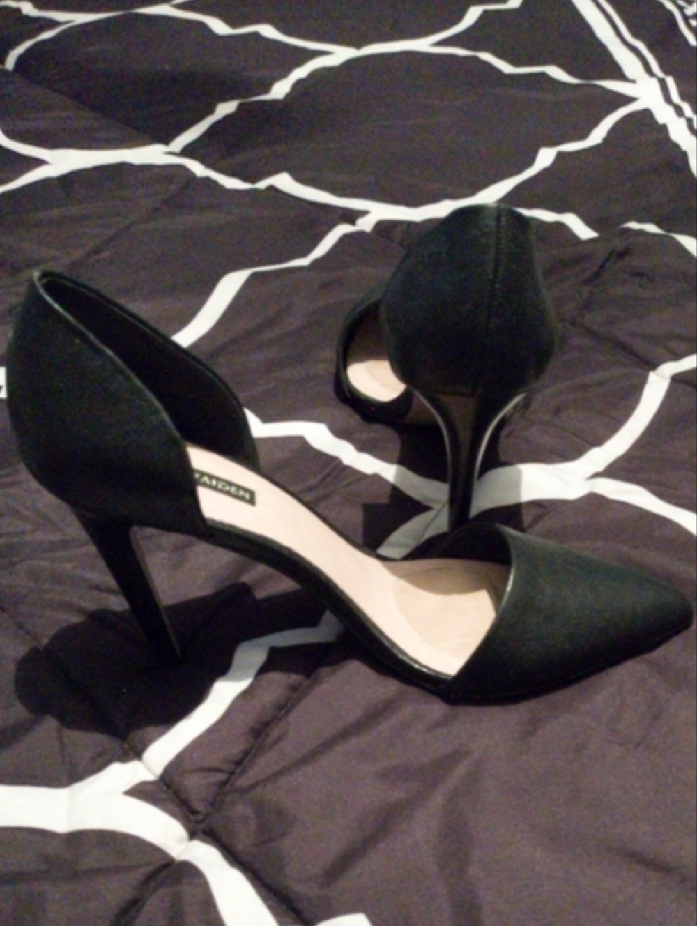 Black pumps